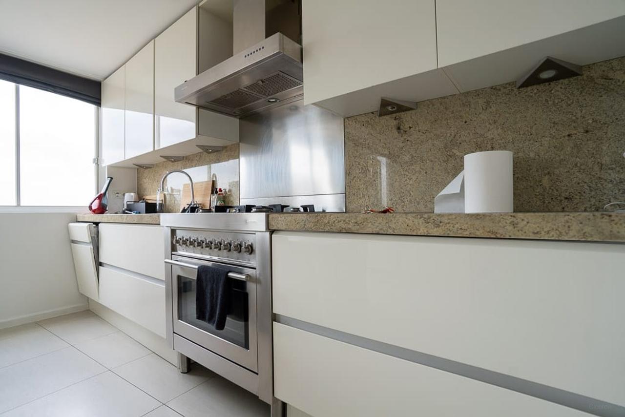 Living on the 10th Floor in the Heart of De Pijp - Image 22