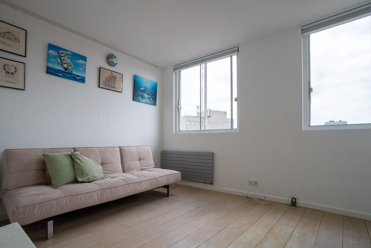 Living on the 10th Floor in the Heart of De Pijp - Image 24