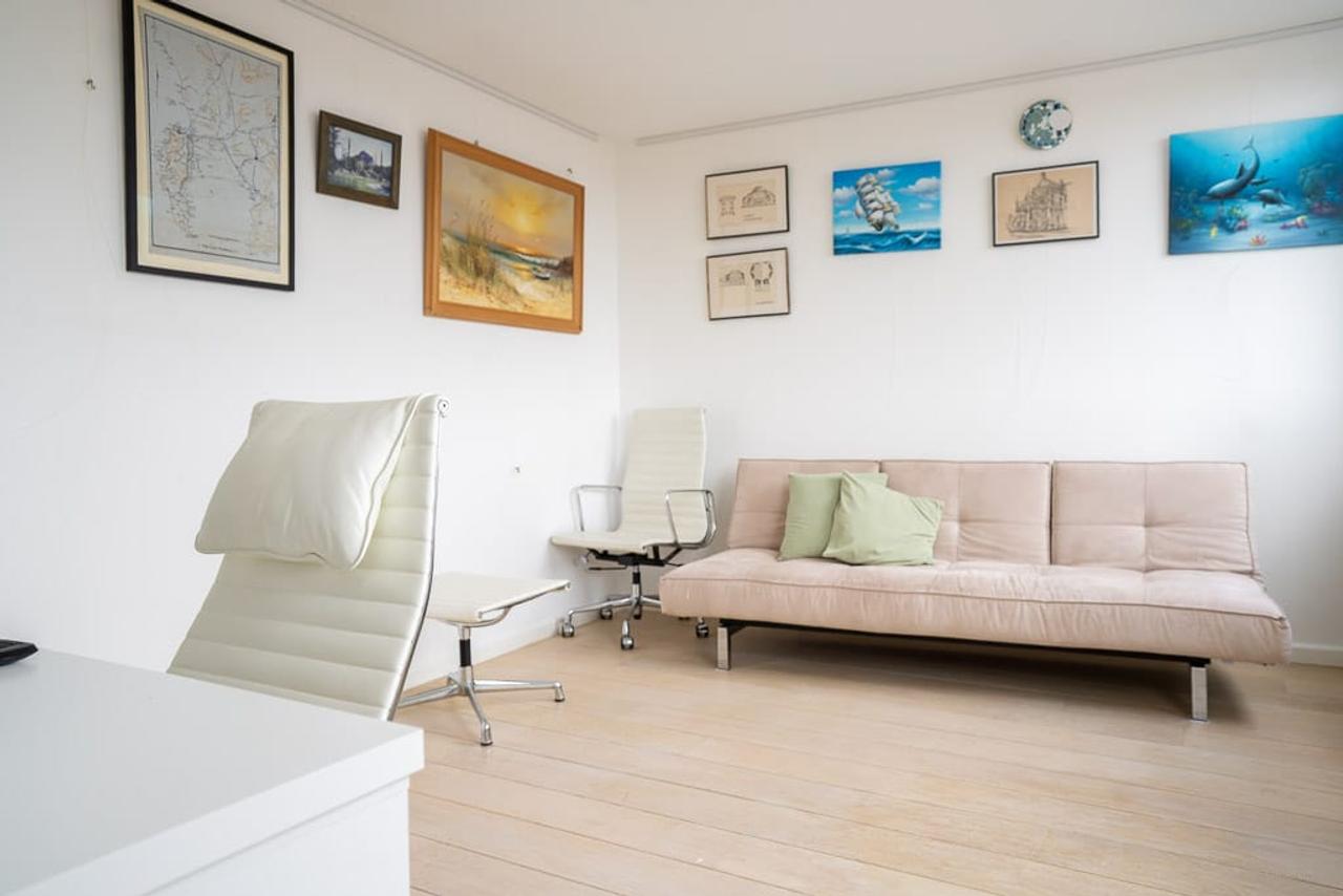 Living on the 10th Floor in the Heart of De Pijp - Image 25