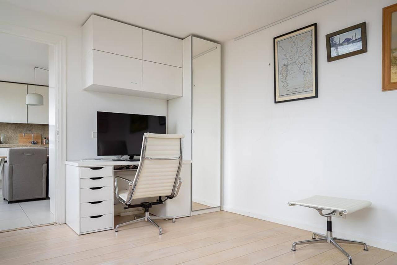 Living on the 10th Floor in the Heart of De Pijp - Image 28