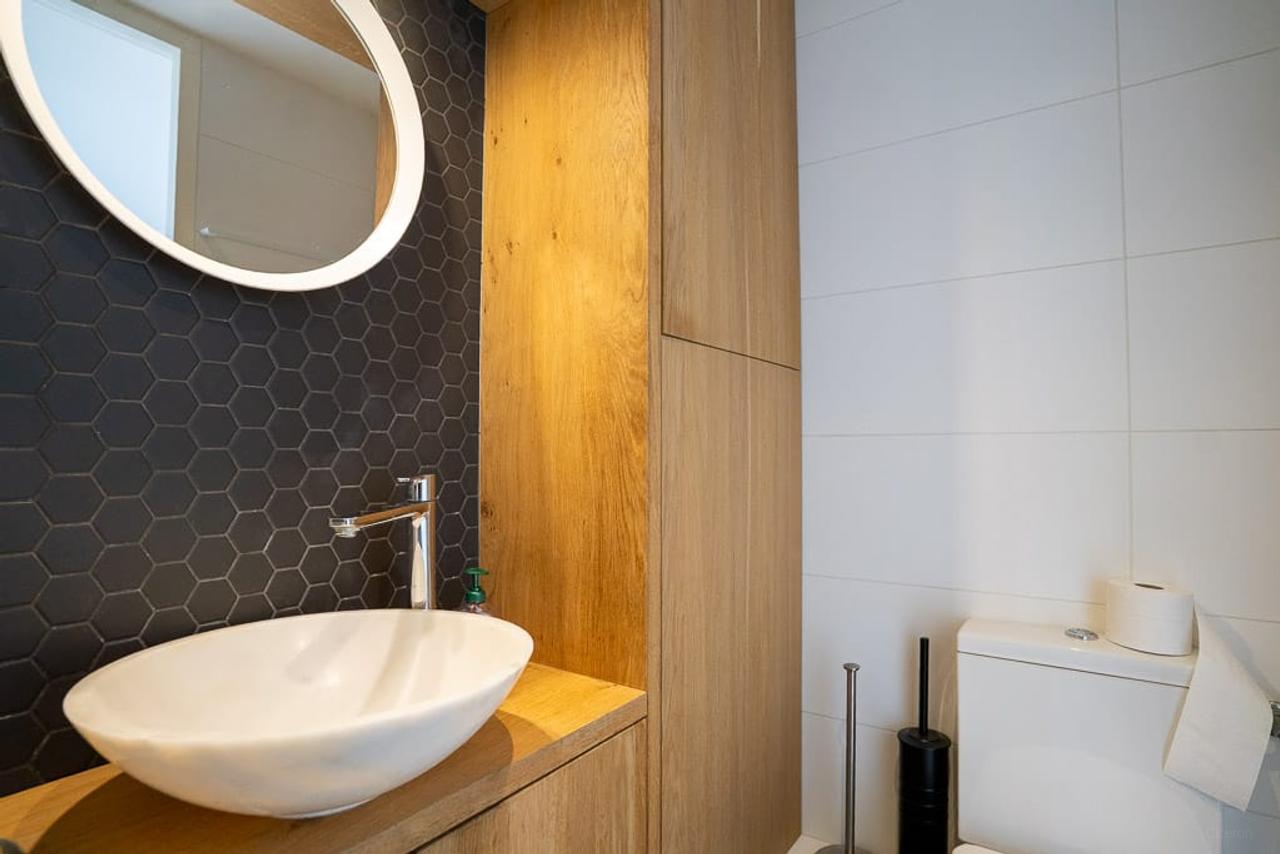 Living on the 10th Floor in the Heart of De Pijp - Image 29