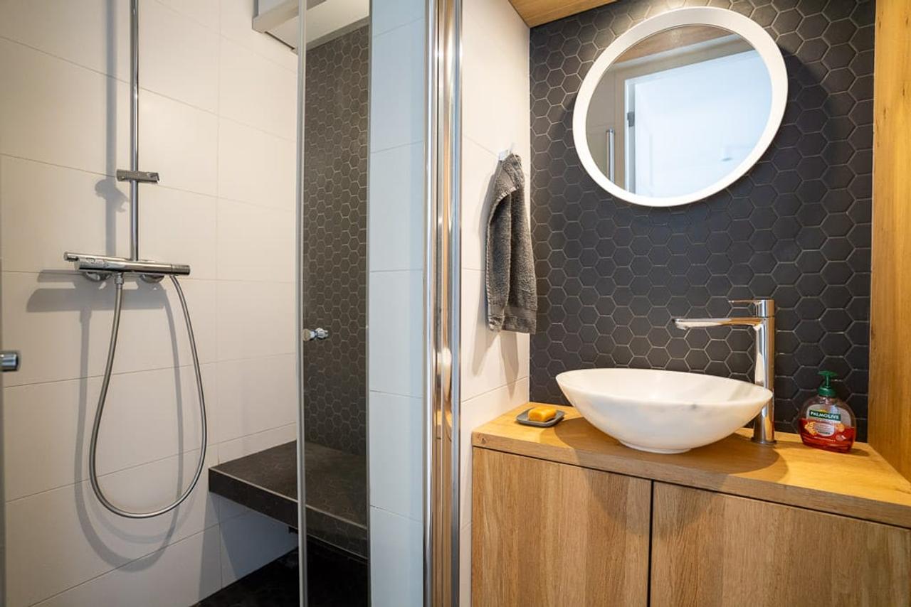 Living on the 10th Floor in the Heart of De Pijp - Image 30