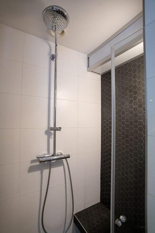 Living on the 10th Floor in the Heart of De Pijp - Image 32