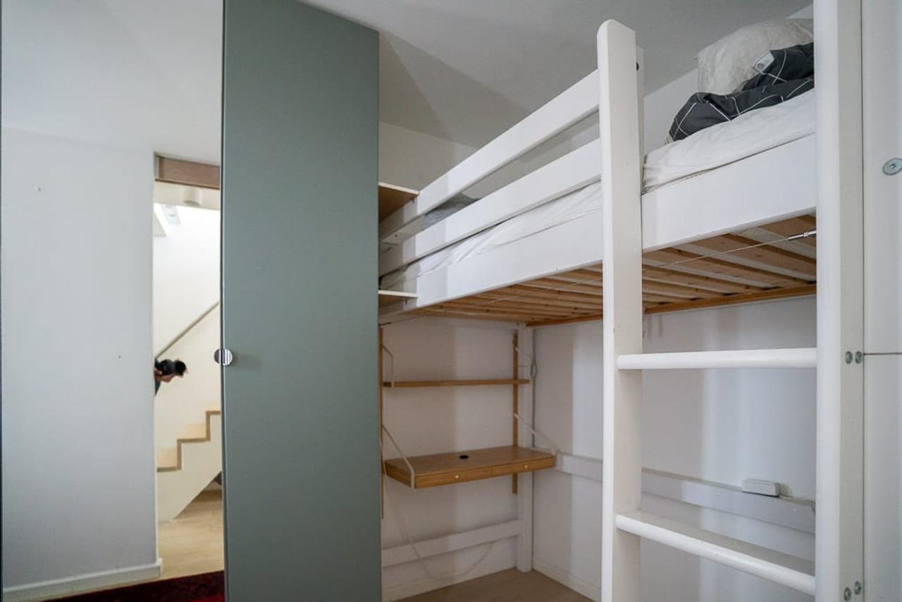 Living on the 10th Floor in the Heart of De Pijp - Image 38