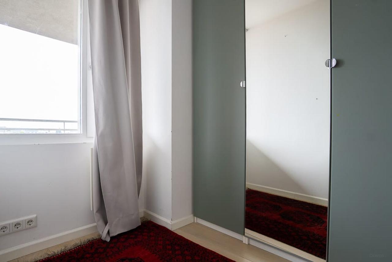 Living on the 10th Floor in the Heart of De Pijp - Image 39