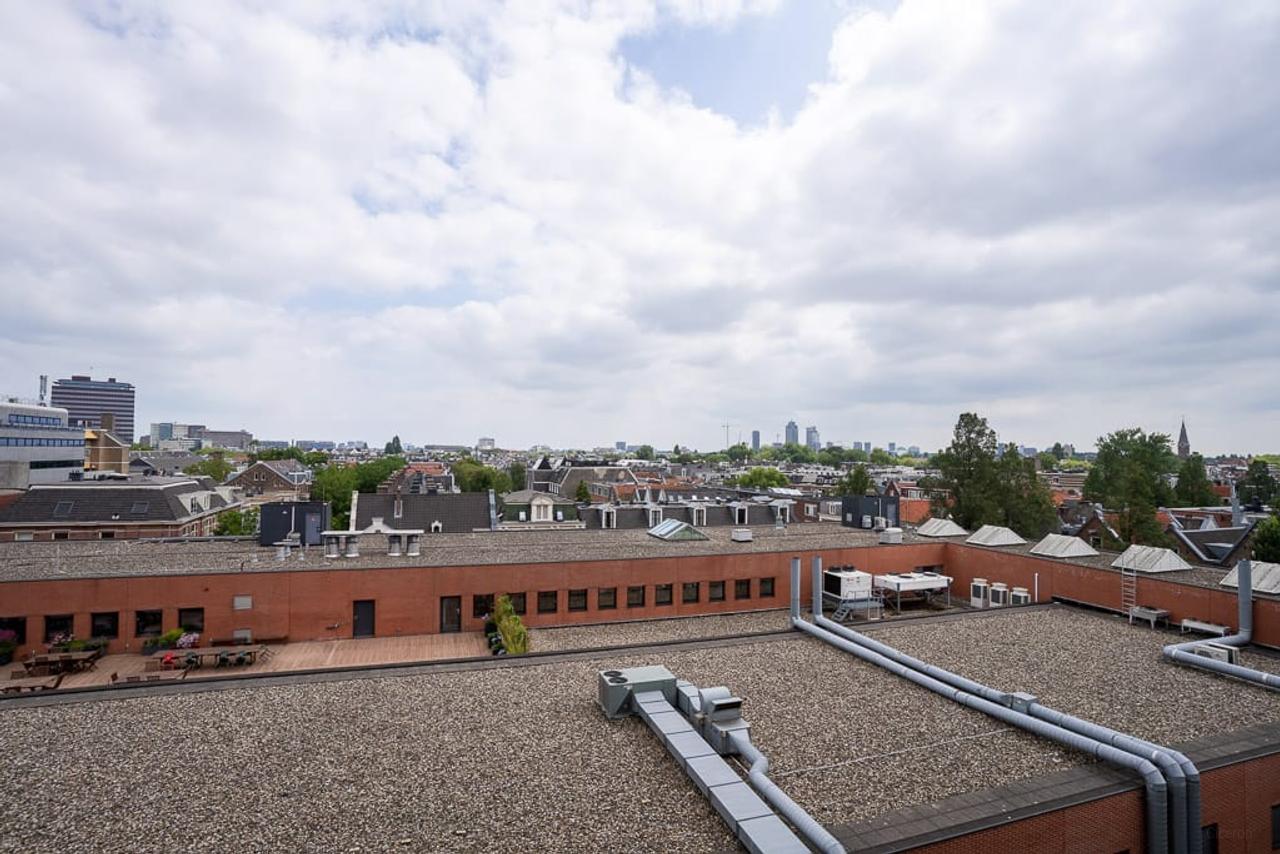 Living on the 10th Floor in the Heart of De Pijp - Image 40