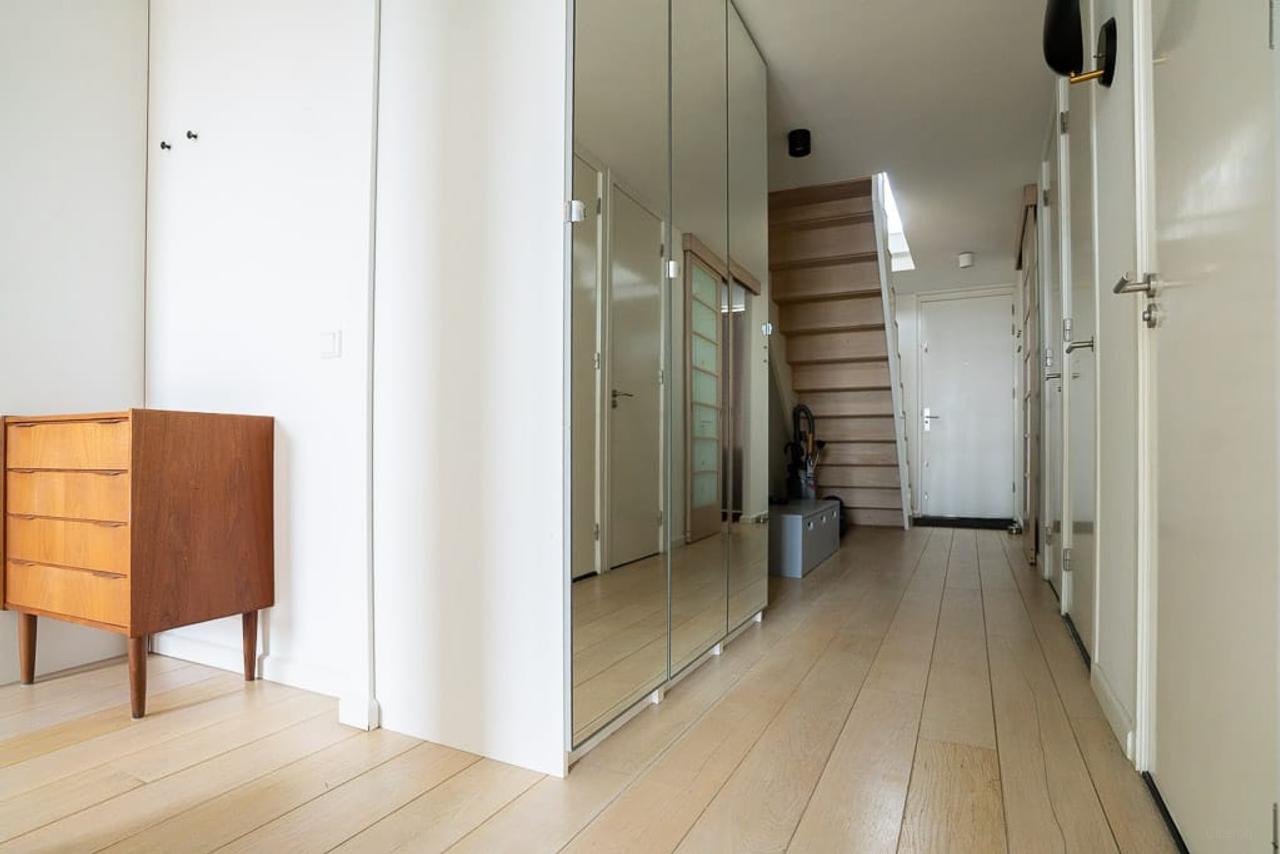 Living on the 10th Floor in the Heart of De Pijp - Image 42