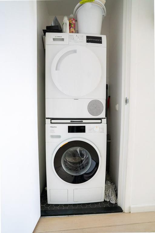 Living on the 10th Floor in the Heart of De Pijp - Image 45