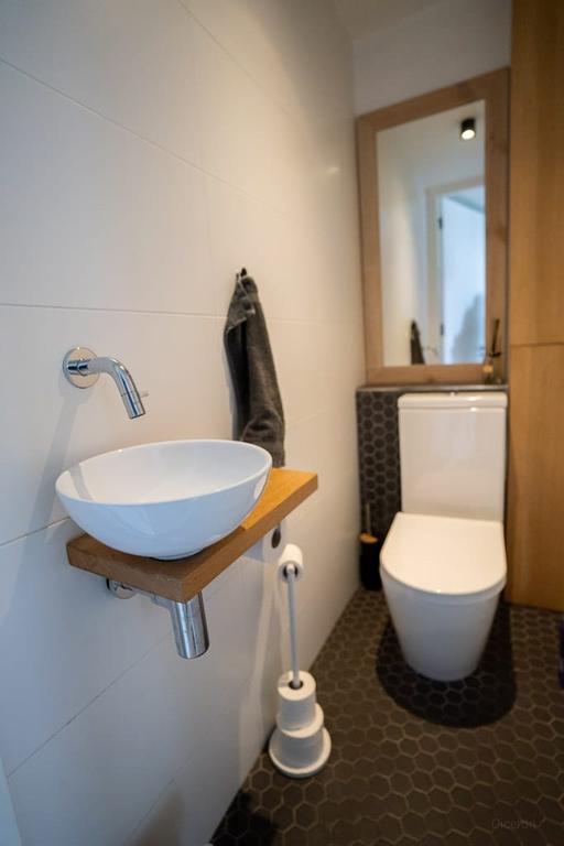 Living on the 10th Floor in the Heart of De Pijp - Image 46