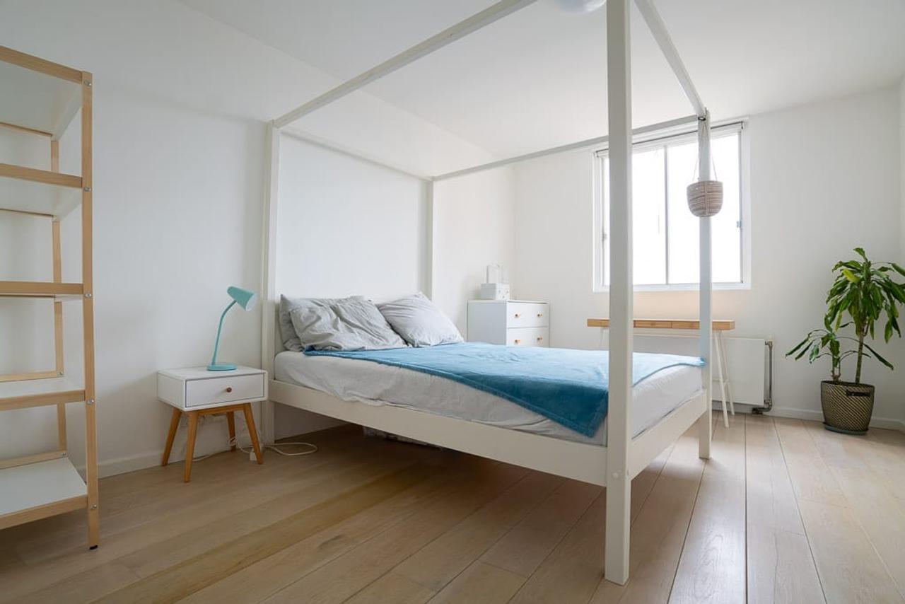 Living on the 10th Floor in the Heart of De Pijp - Image 47