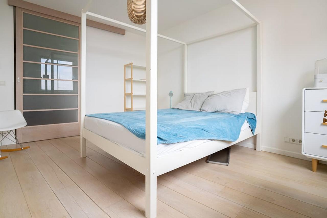 Living on the 10th Floor in the Heart of De Pijp - Image 49