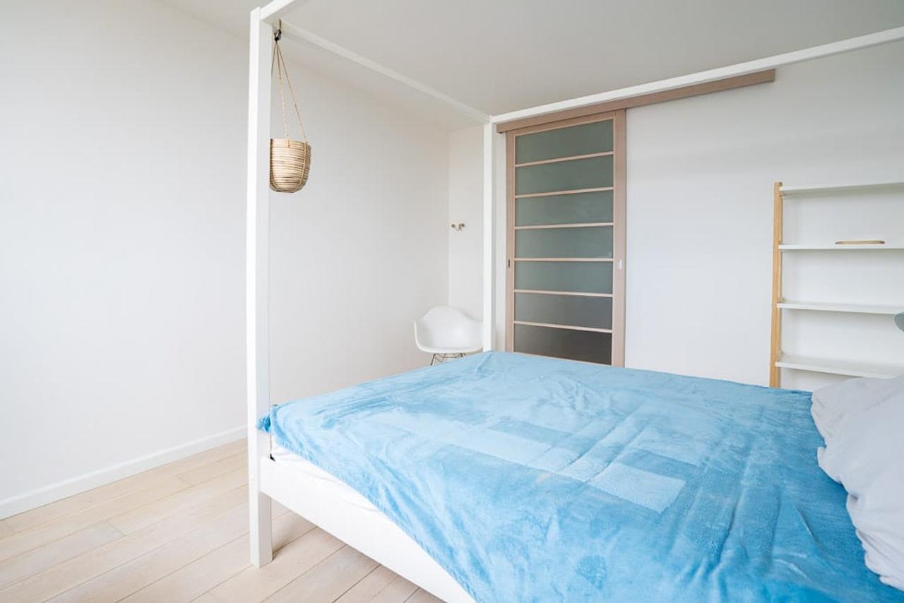 Living on the 10th Floor in the Heart of De Pijp - Image 51