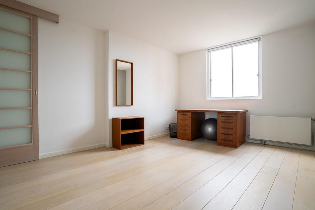 Living on the 10th Floor in the Heart of De Pijp - Image 53