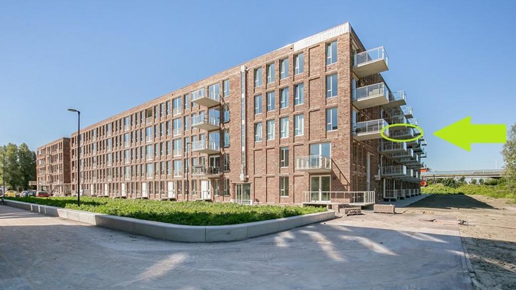 2-Bedroom Apartment with Balcony in Zeeheldenbuurt - Image 1
