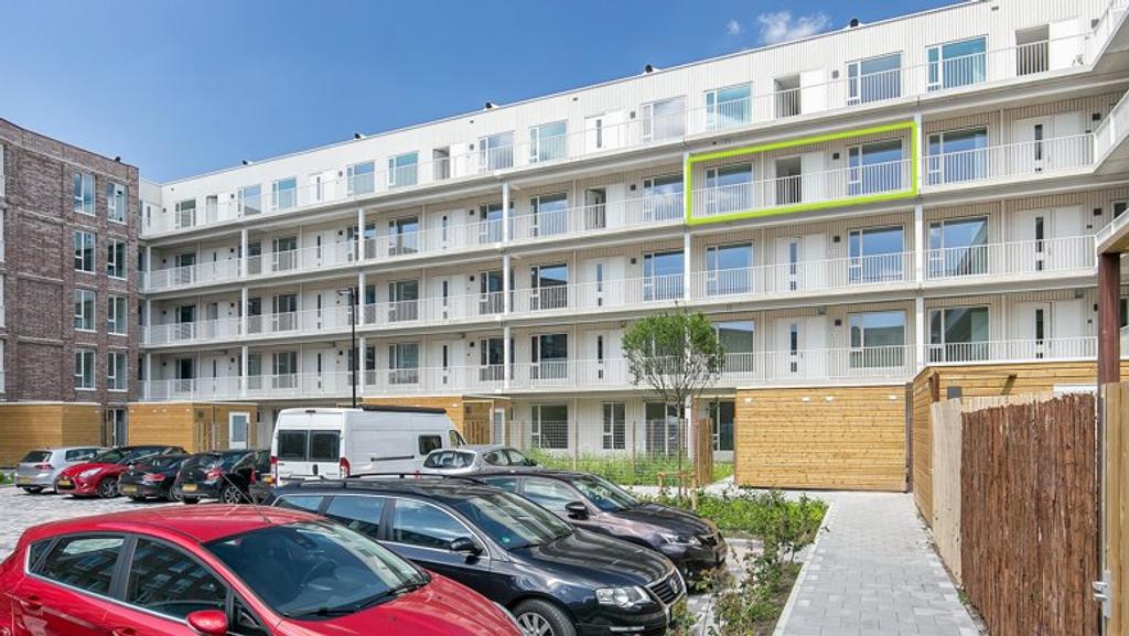 2-Bedroom Apartment with Balcony in Zeeheldenbuurt - Image 2
