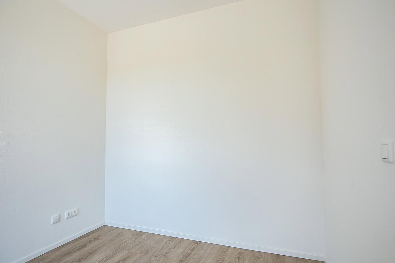 2-Bedroom Apartment with Balcony in Zeeheldenbuurt - Image 22