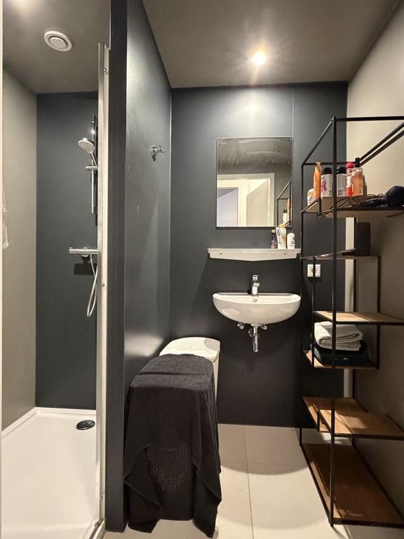 2-room apartment in the Weeshuispassage - Image 8