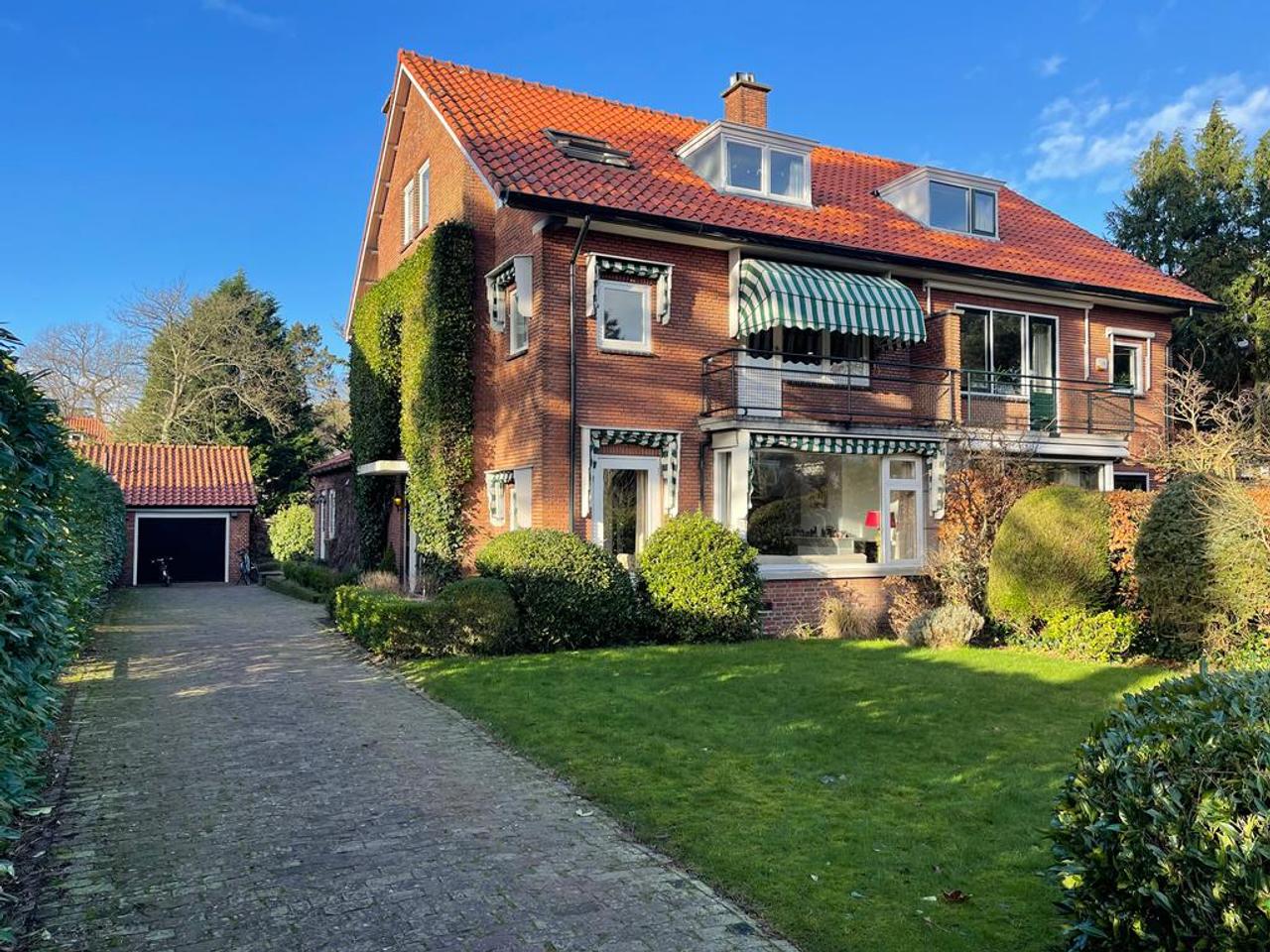 Halfvrijstaande villa met 5 slaapkamers - Afbeelding 1