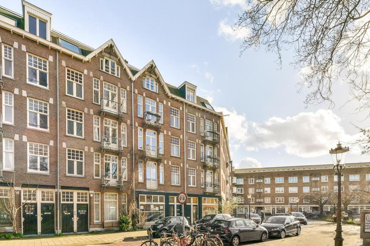 1-bedroom apartment with balcony in De Pijp - Image 1