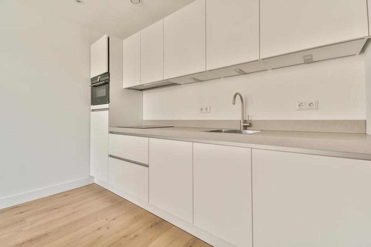 1-bedroom apartment with balcony in De Pijp - Image 10