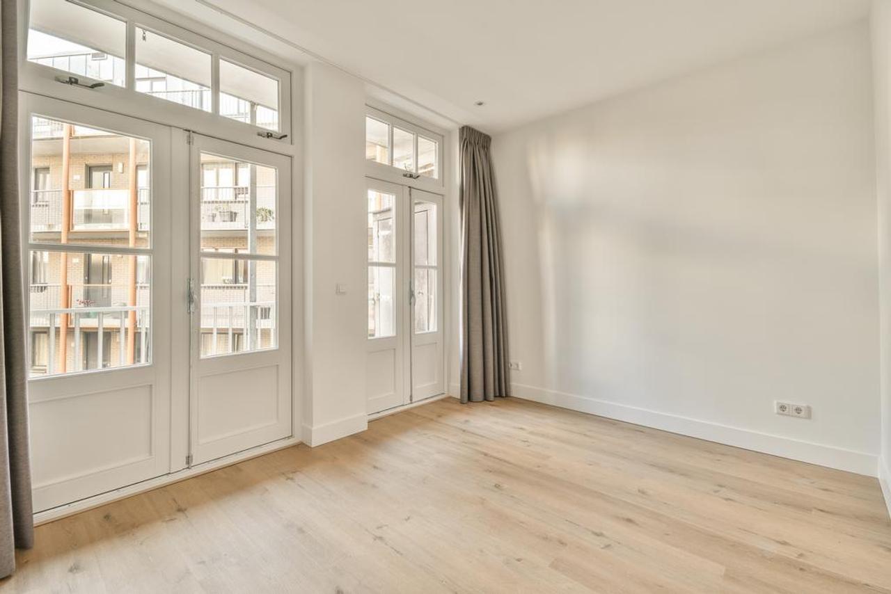 1-bedroom apartment with balcony in De Pijp - Image 14