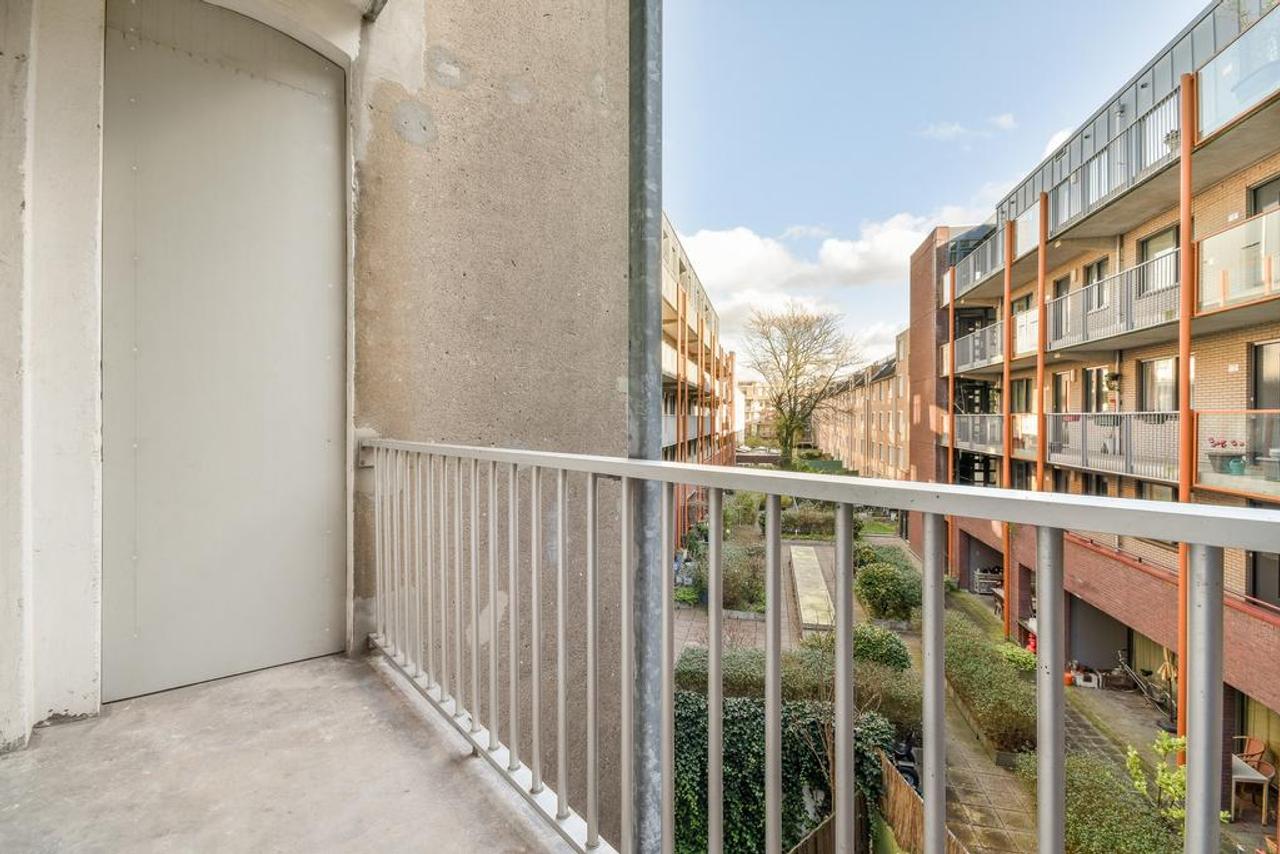 1-bedroom apartment with balcony in De Pijp - Image 16