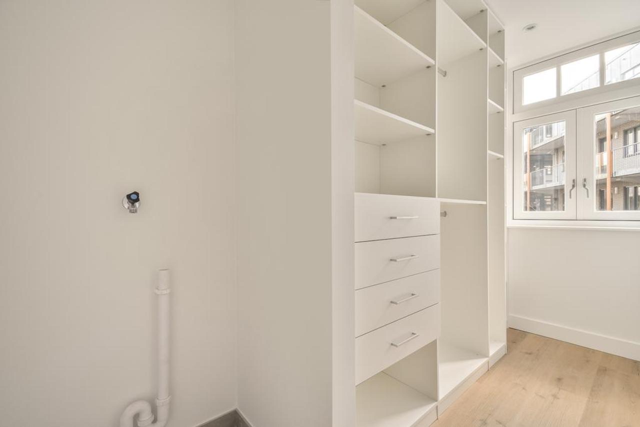 1-bedroom apartment with balcony in De Pijp - Image 20