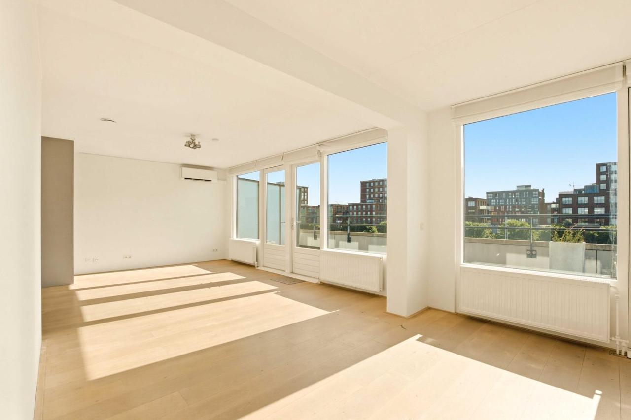 Apartment in Haarlemmerbuurt available immediately - Image 11