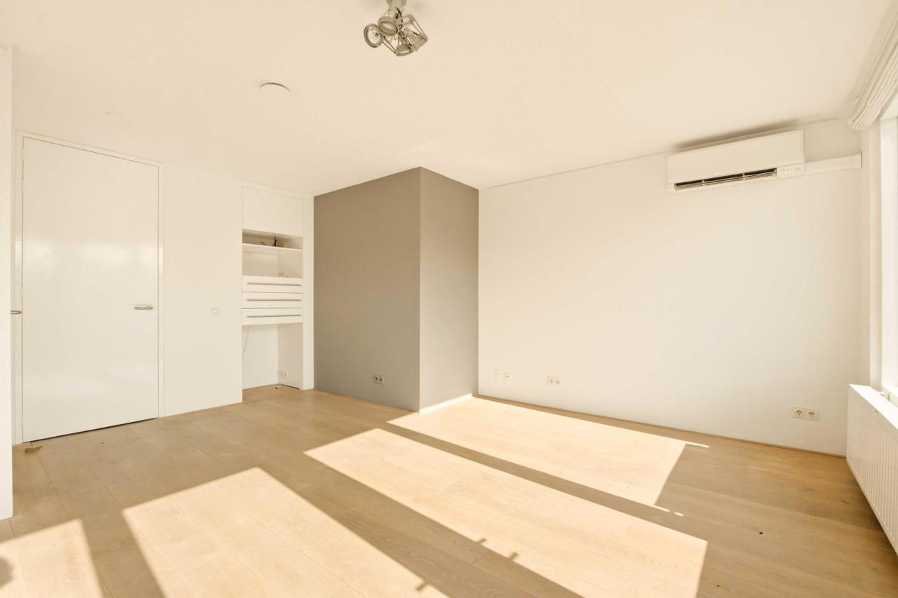 Apartment in Haarlemmerbuurt available immediately - Image 12