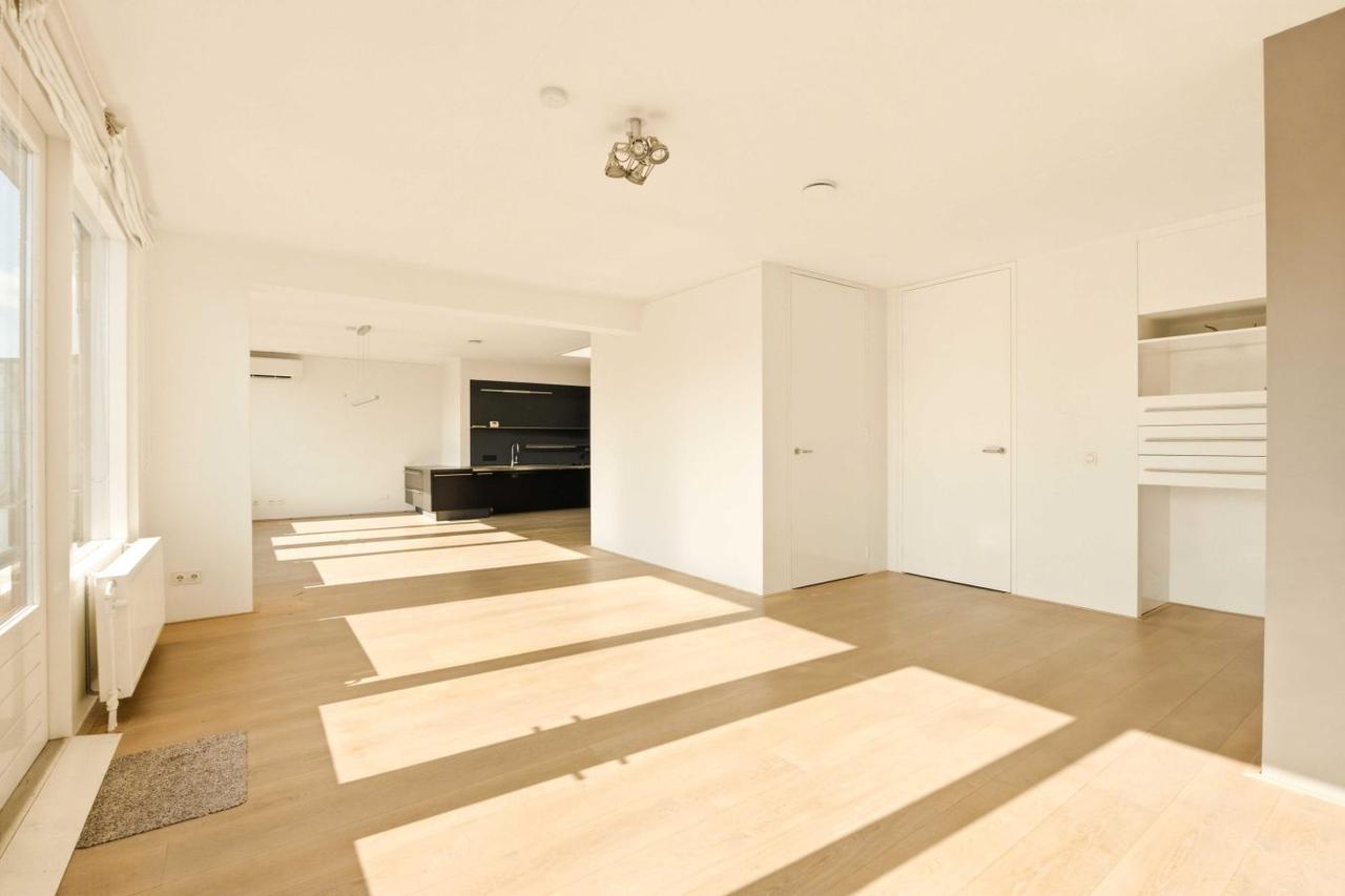 Apartment in Haarlemmerbuurt available immediately - Image 13