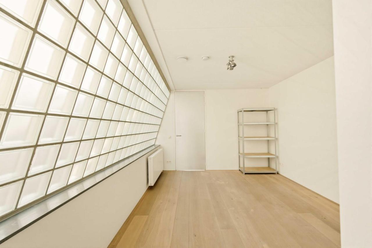 Apartment in Haarlemmerbuurt available immediately - Image 15