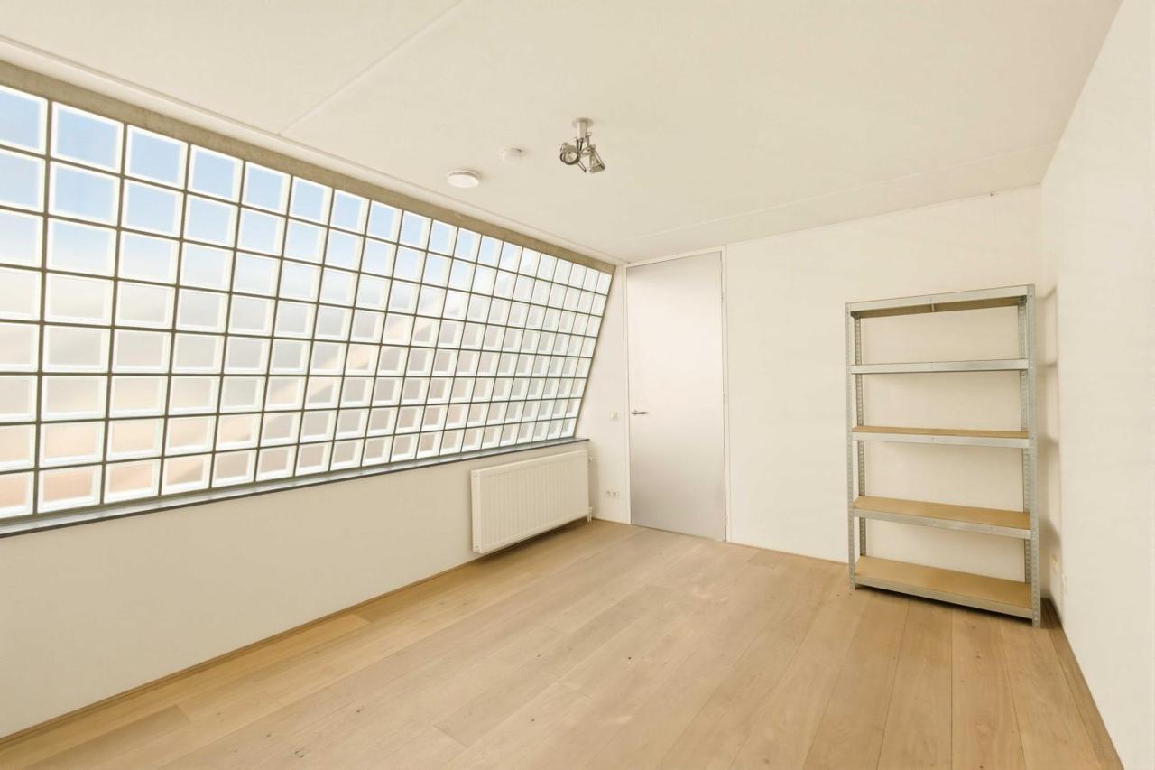 Apartment in Haarlemmerbuurt available immediately - Image 16