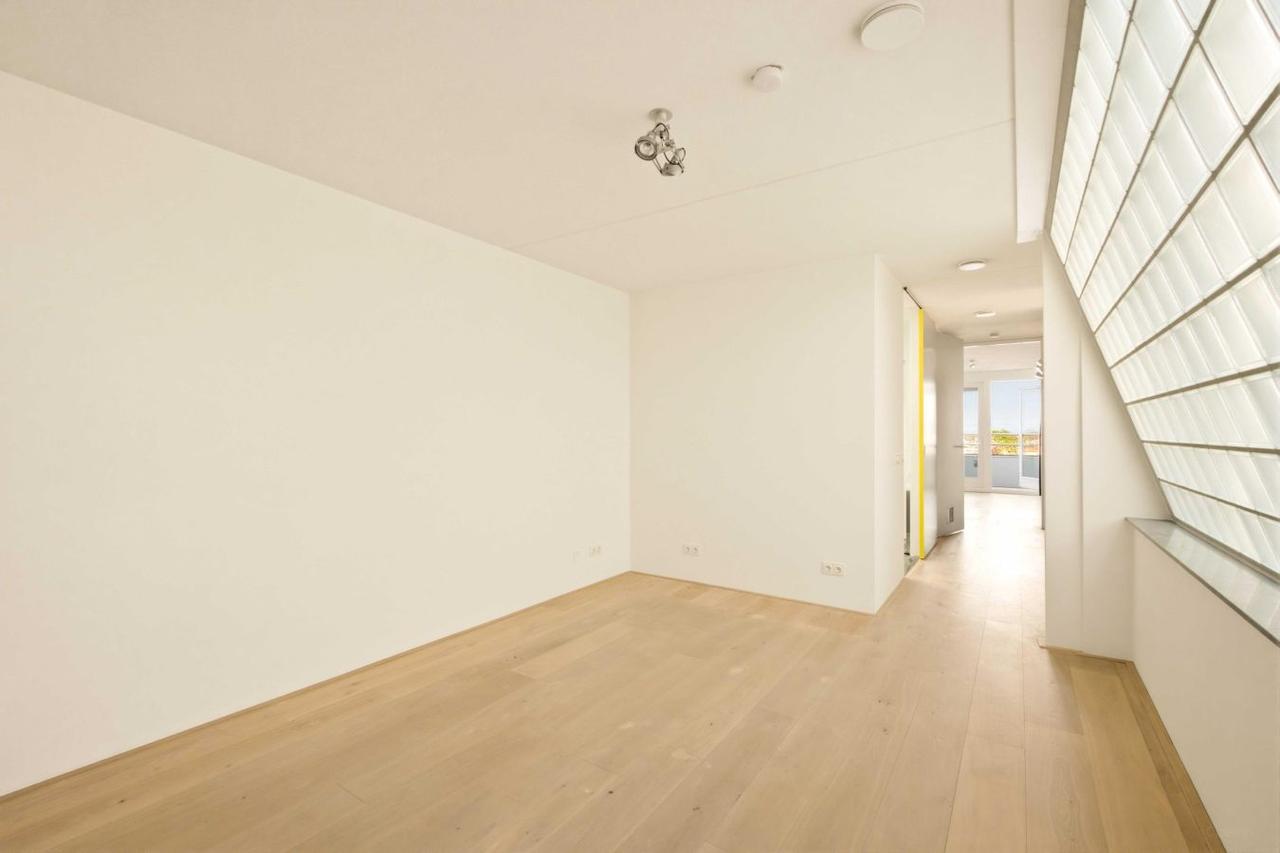 Apartment in Haarlemmerbuurt available immediately - Image 17