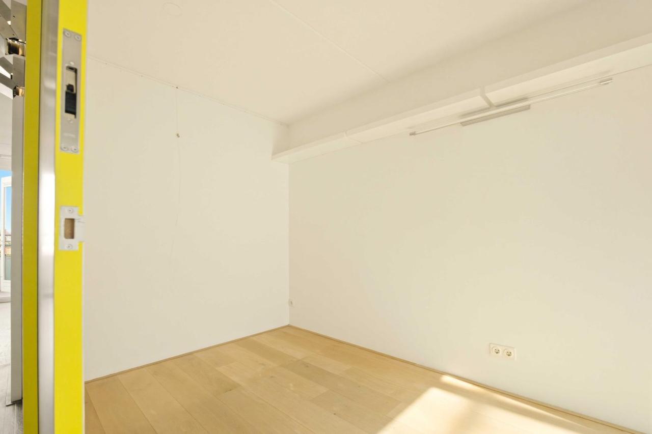 Apartment in Haarlemmerbuurt available immediately - Image 22