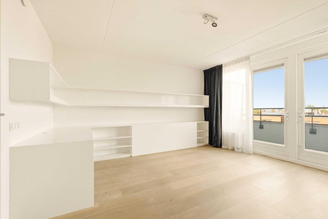Apartment in Haarlemmerbuurt available immediately - Image 24