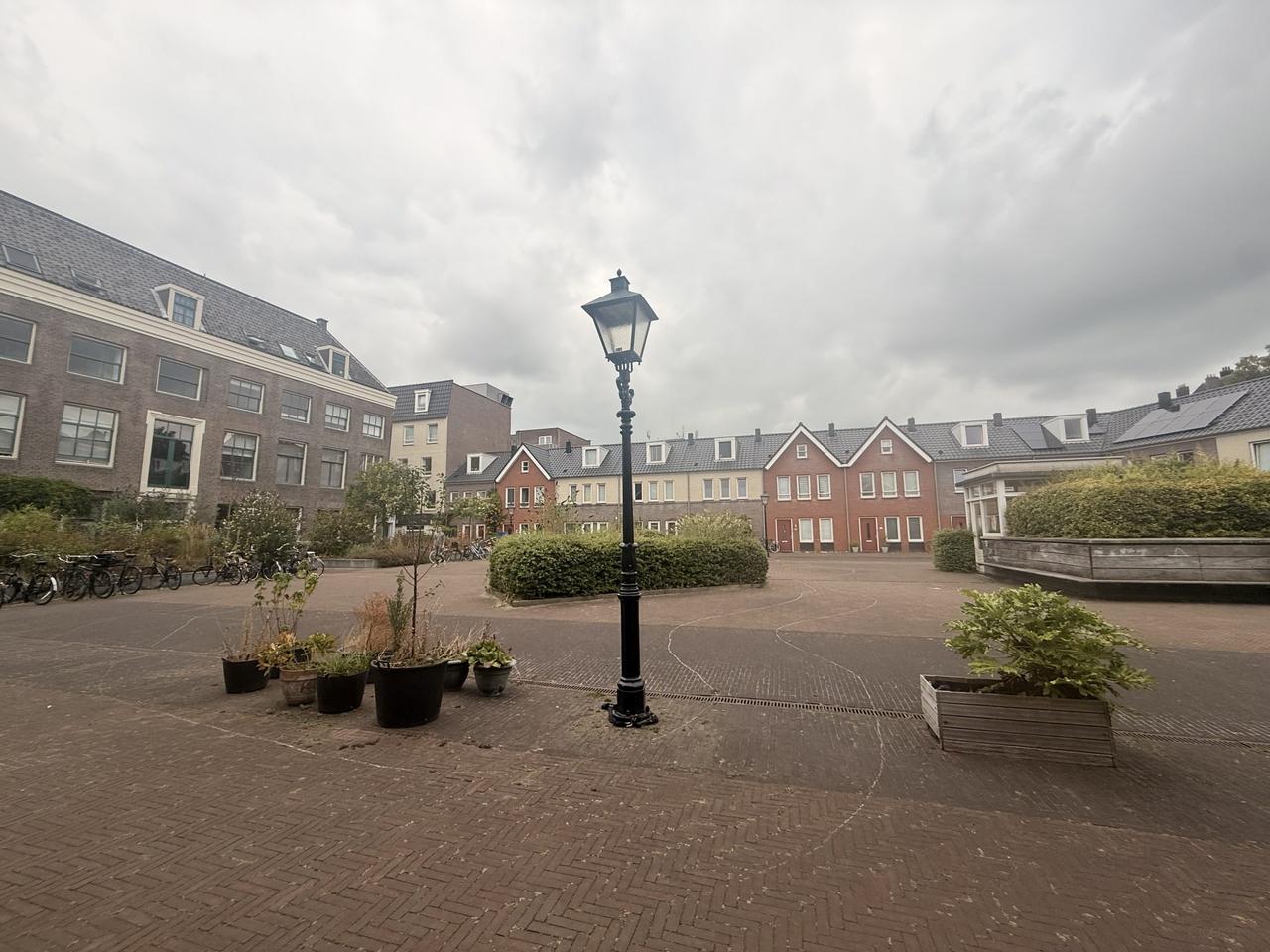 Furnished family home with garden in Delfshaven - Image 1