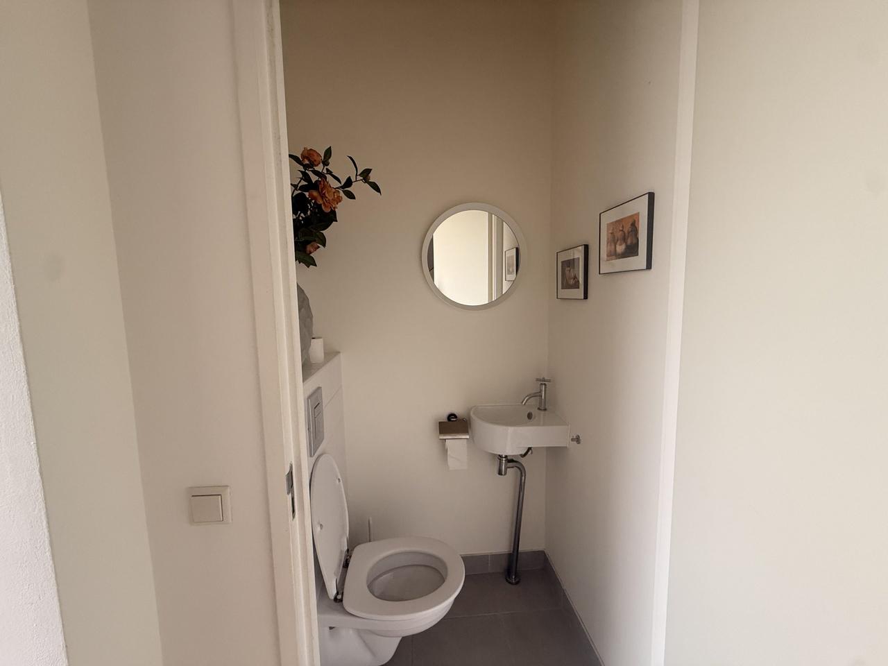 Furnished family home with garden in Delfshaven - Image 11