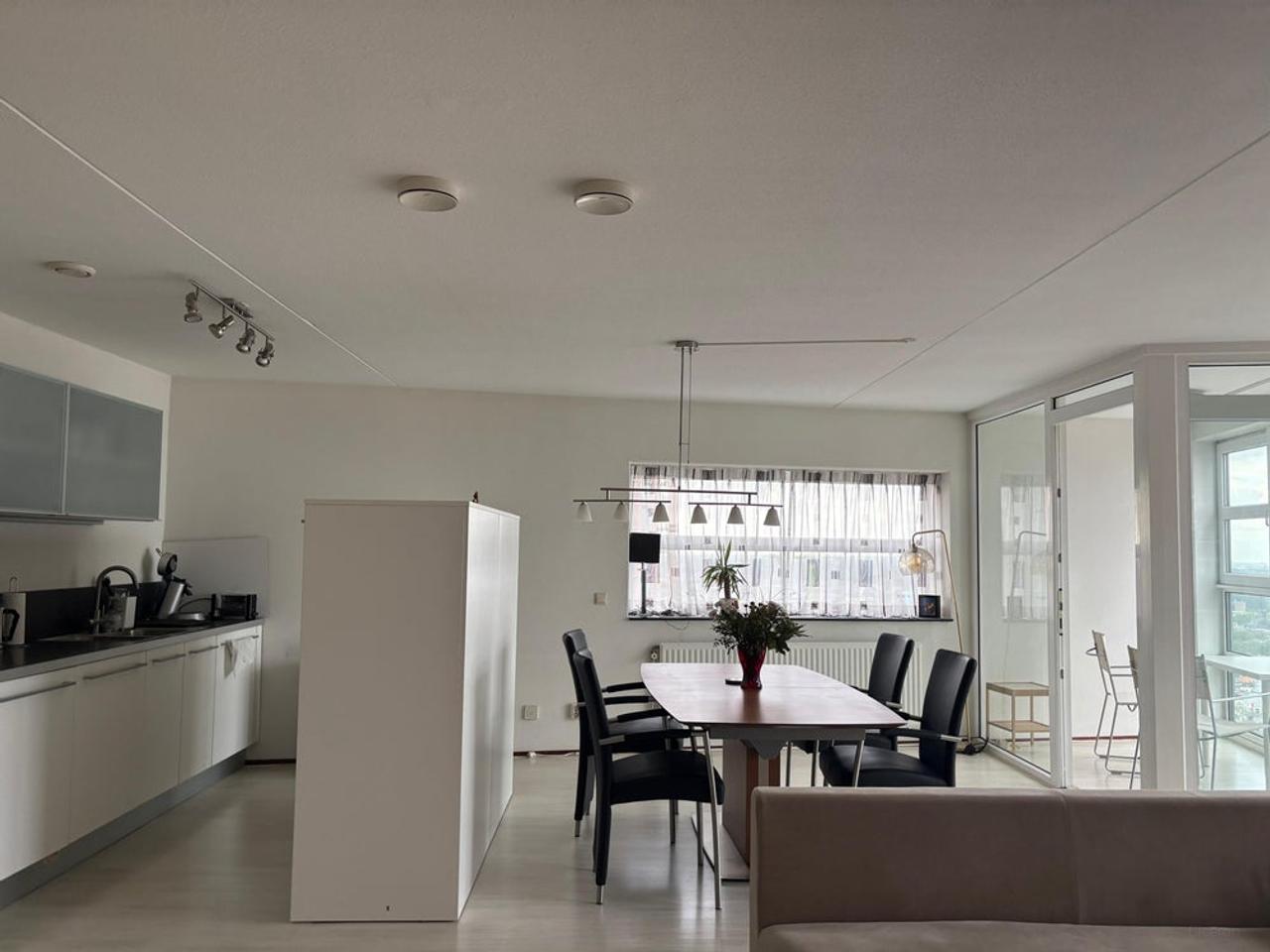 Wonen op de 32e verdieping in Stadsdriehoek - Afbeelding 3