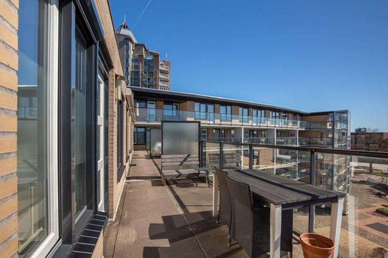 Bovenste etage met balkon aan het kanaal - Afbeelding 23