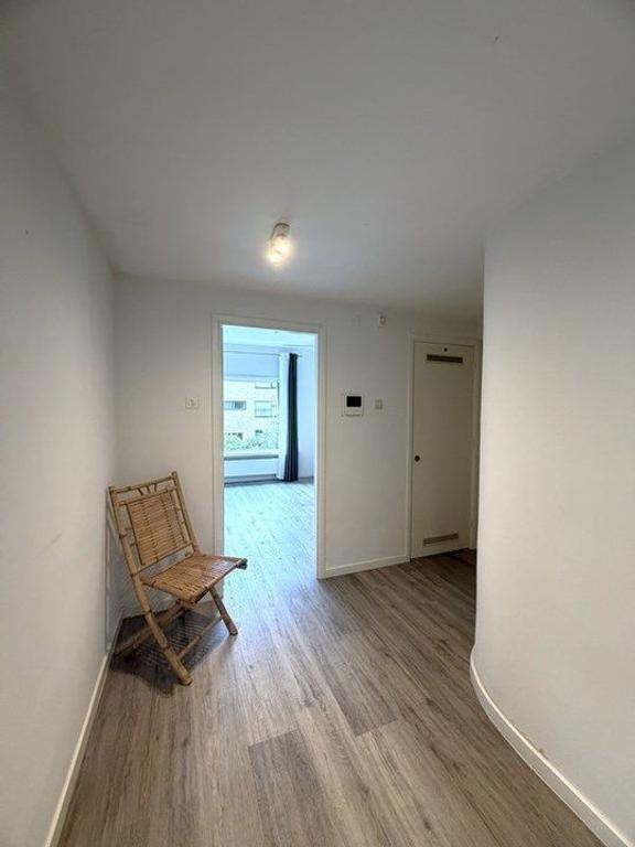 Bright 2-bedroom apartment with 2 balconies - Image 5