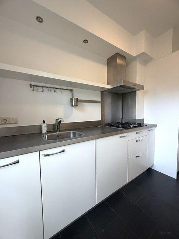 Bright 2-bedroom apartment with 2 balconies - Image 10