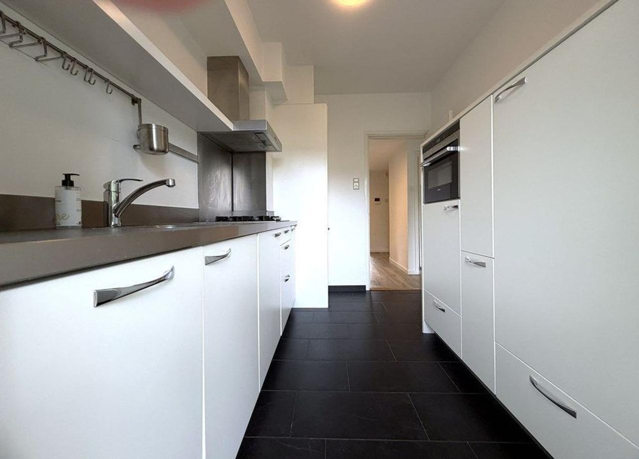 Bright 2-bedroom apartment with 2 balconies - Image 11