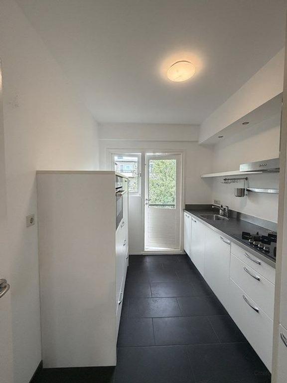 Bright 2-bedroom apartment with 2 balconies - Image 12