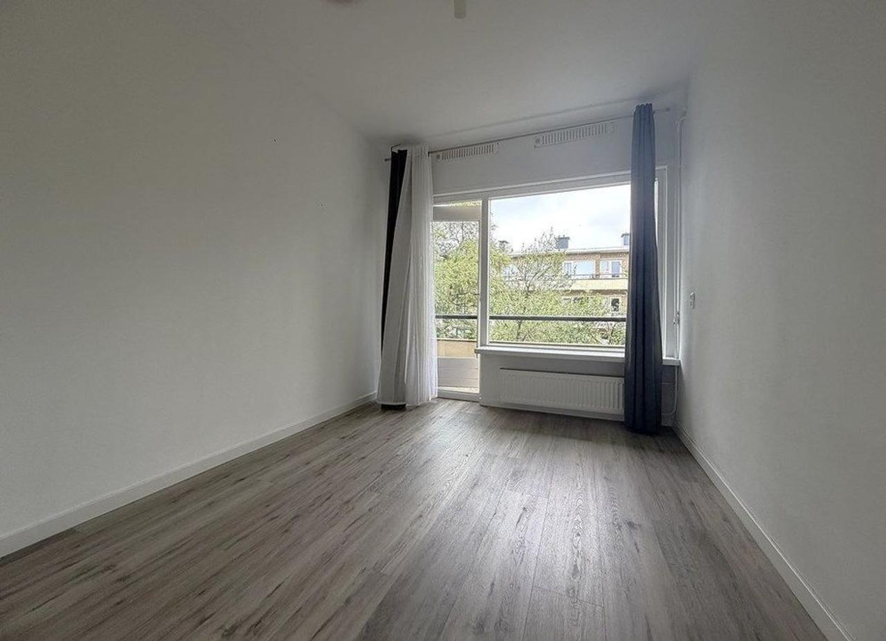 Bright 2-bedroom apartment with 2 balconies - Image 13