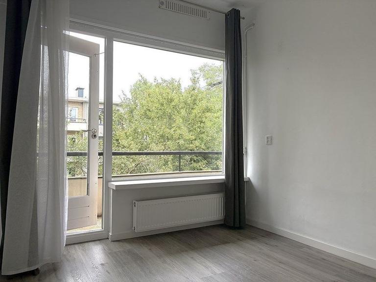Bright 2-bedroom apartment with 2 balconies - Image 14
