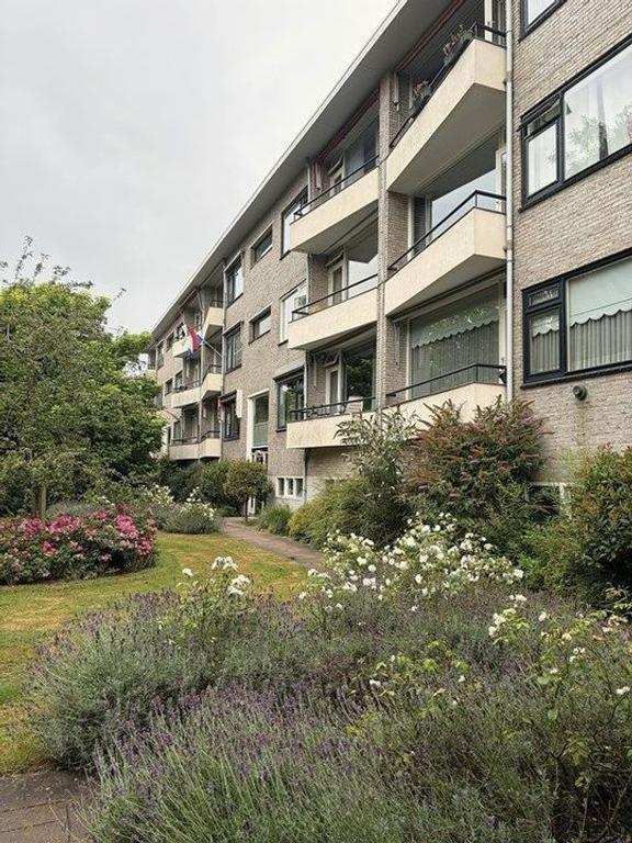 Bright 2-bedroom apartment with 2 balconies - Image 16