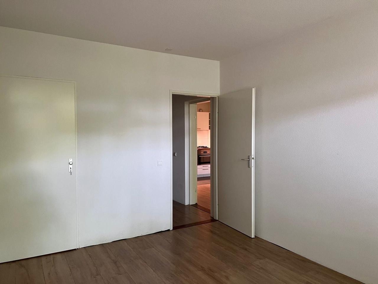 Apartment with Terrace and Private Parking - Image 6