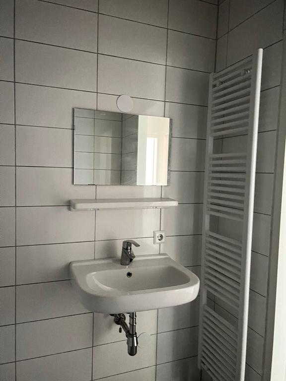 Apartment with Terrace and Private Parking - Image 11
