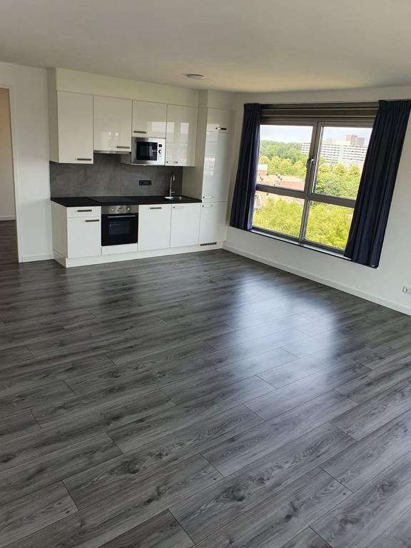 103 m2 on 8th floor in Bijlmer Centrum - Image 3