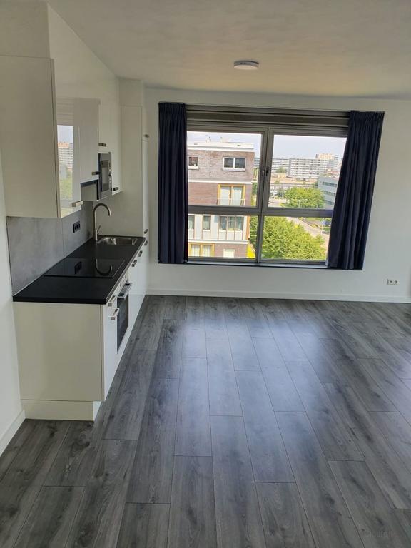 103 m2 on 8th floor in Bijlmer Centrum - Image 5